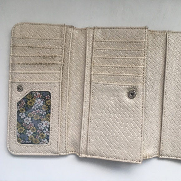 Call It Spring White Eggshell Cream Soft Wallet Women’s Cute Money Coins Cards - Picture 3 of 6